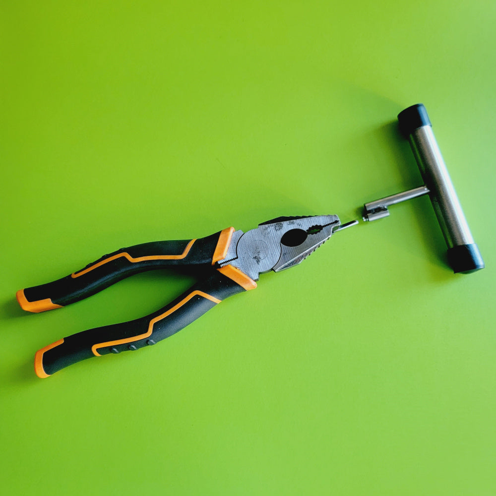 Making keychain hook auxiliary tools - folding pliers