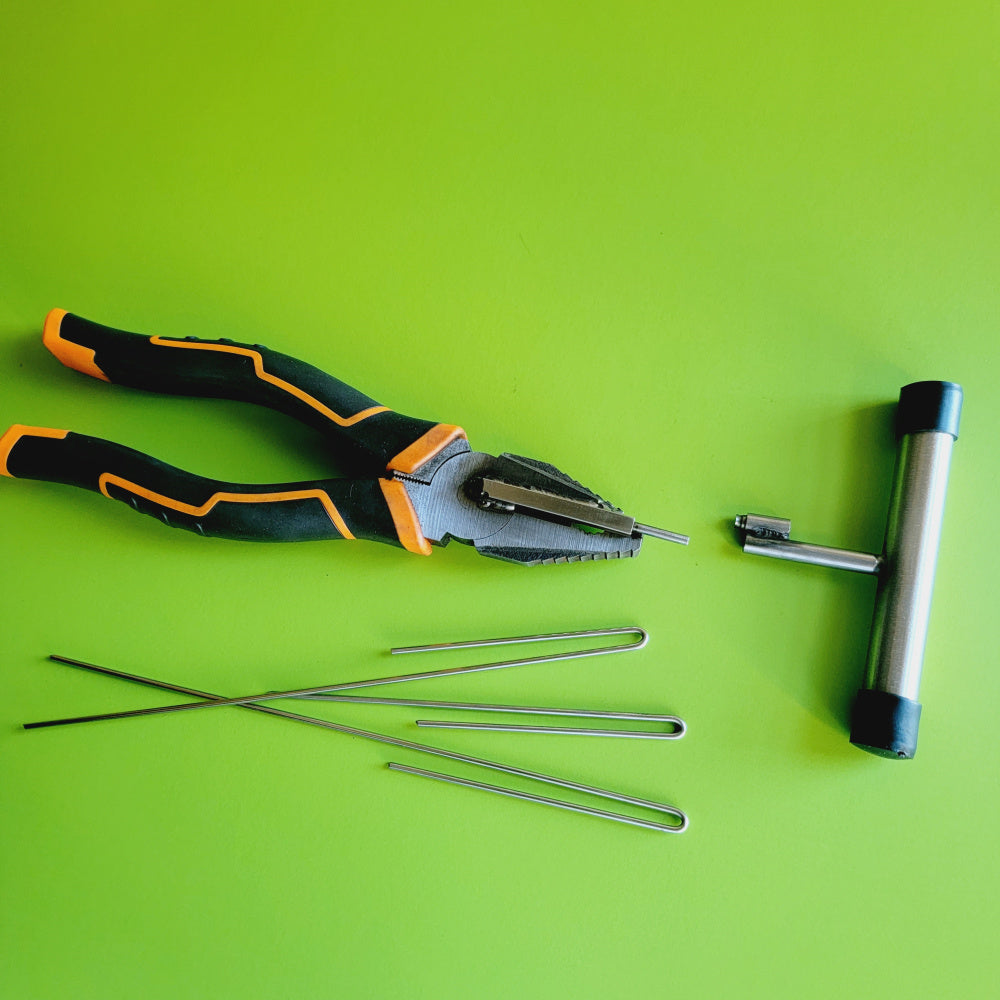 Making keychain hook auxiliary tools - folding pliers