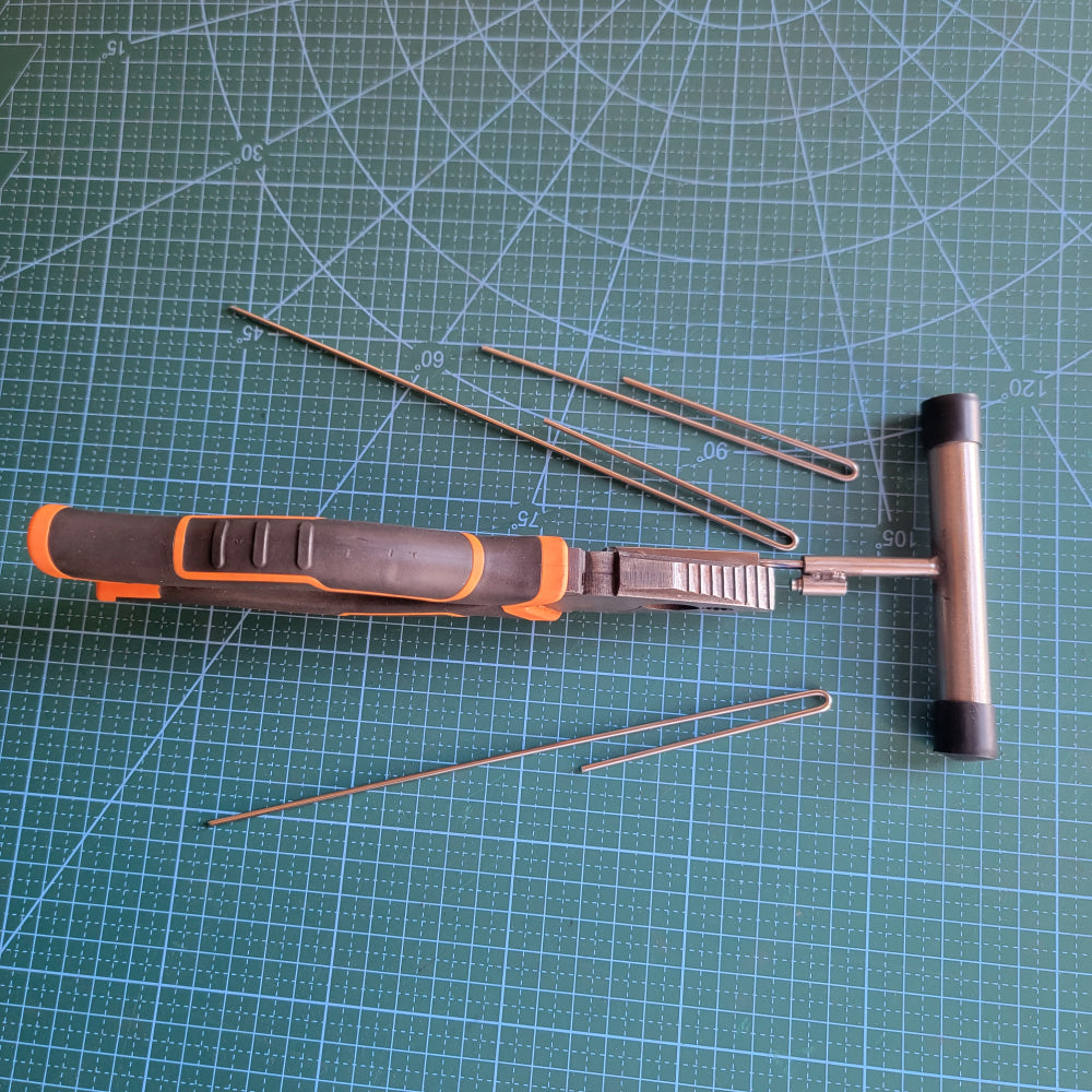 Making keychain hook auxiliary tools - folding pliers