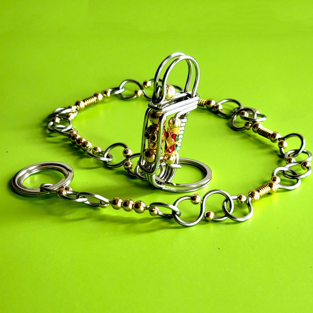 These wallet chains are an ideal accesory for any biker or jeans enthusiast. Crafted from quality materials, they are handmade with multiple chunky and thick links strands for a secure and fashionable look.